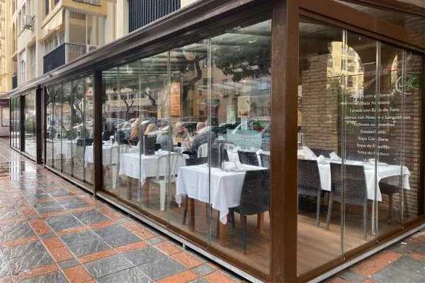 Cerramiento de una terraza de hostelería en Pamplona