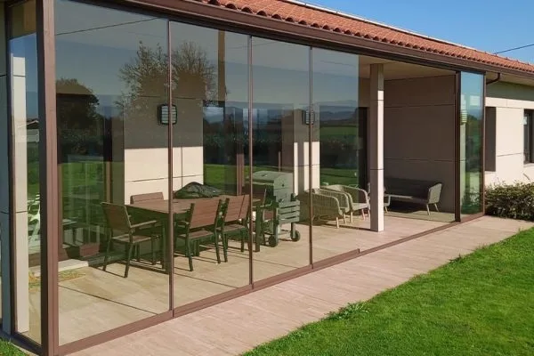 Cerramiento de cristal en una vivienda de Pamplona-Iruña