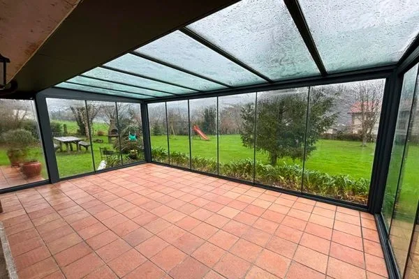 Instalación de pérgola por Cerramientos Pamplona